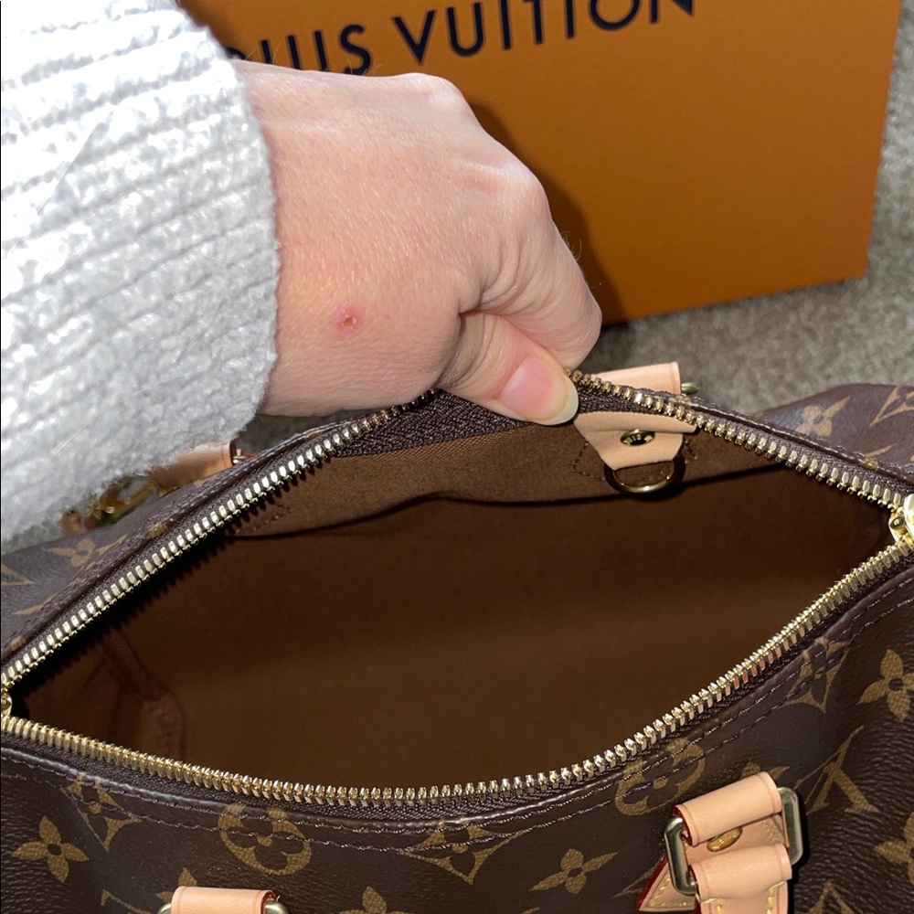 Louis Vuitton Monogram Canvas Speedy 25 Bandoulière with Natural Vachetta Trim - Picture 11 of 15